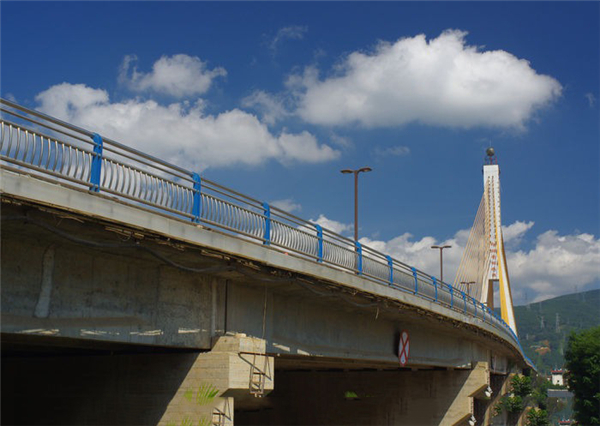 克拉玛依304不锈钢桥梁护栏：安全、耐用与美观的完美结合