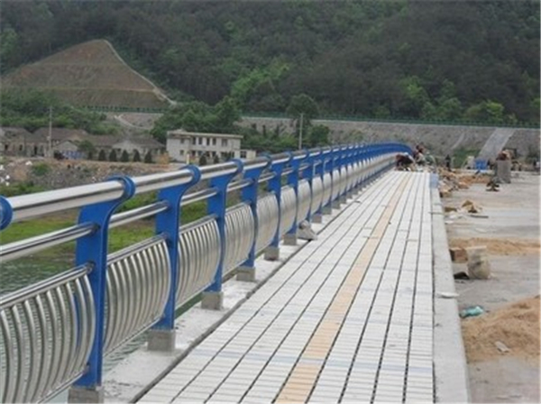 克拉玛依不锈钢桥梁护栏是一种什么材质的护栏