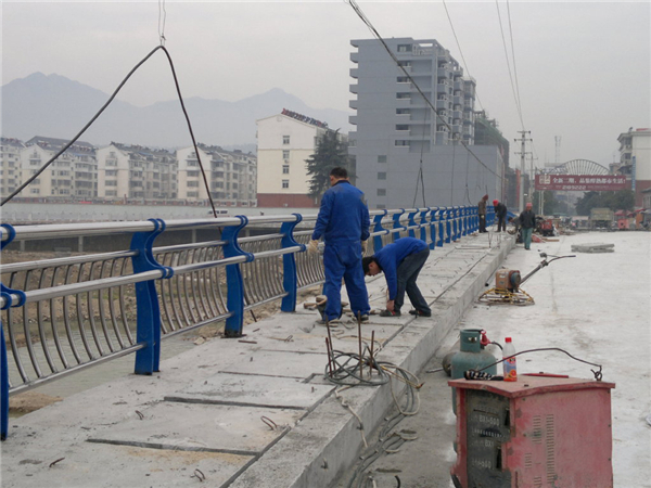 克拉玛依不锈钢复合管护栏常见问题及解决方案